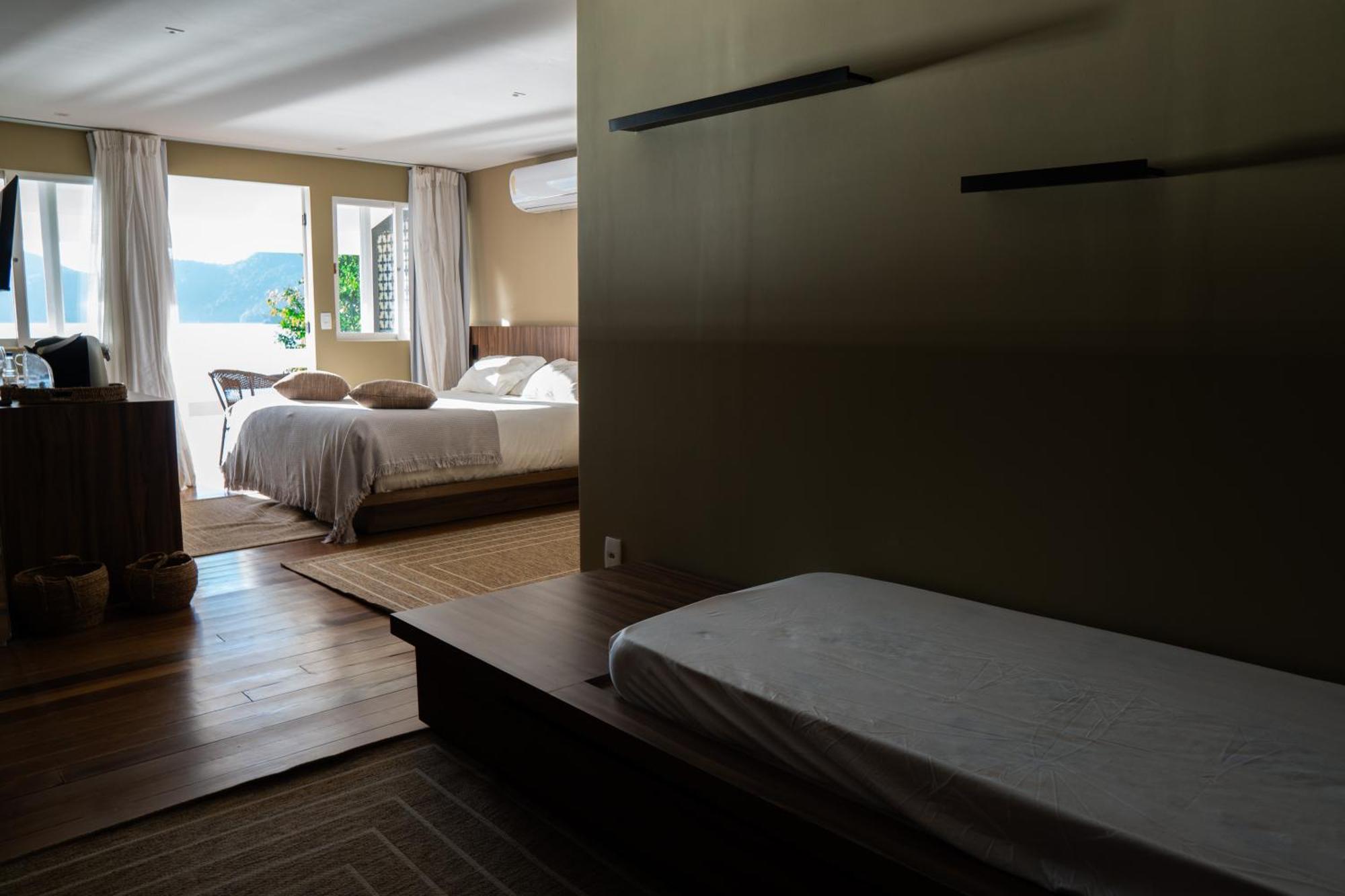 Quarto Quádruplo com Vista do Mar.